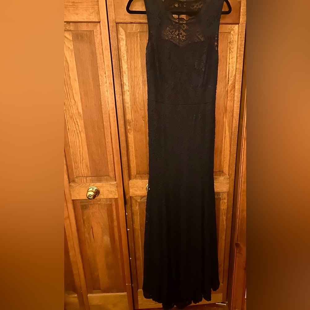 Women’s Navy Mermaid Style Blue Size Medium “Lace Design” Dress W/ Back Cut Out